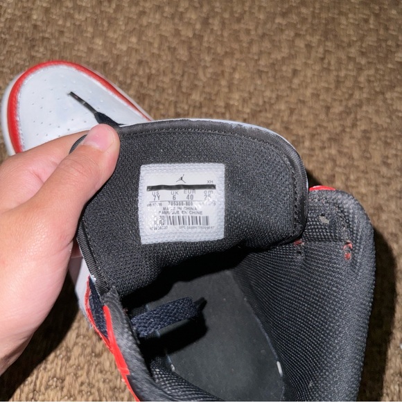 Jordan 1 Chicagos - Picture 7 of 7